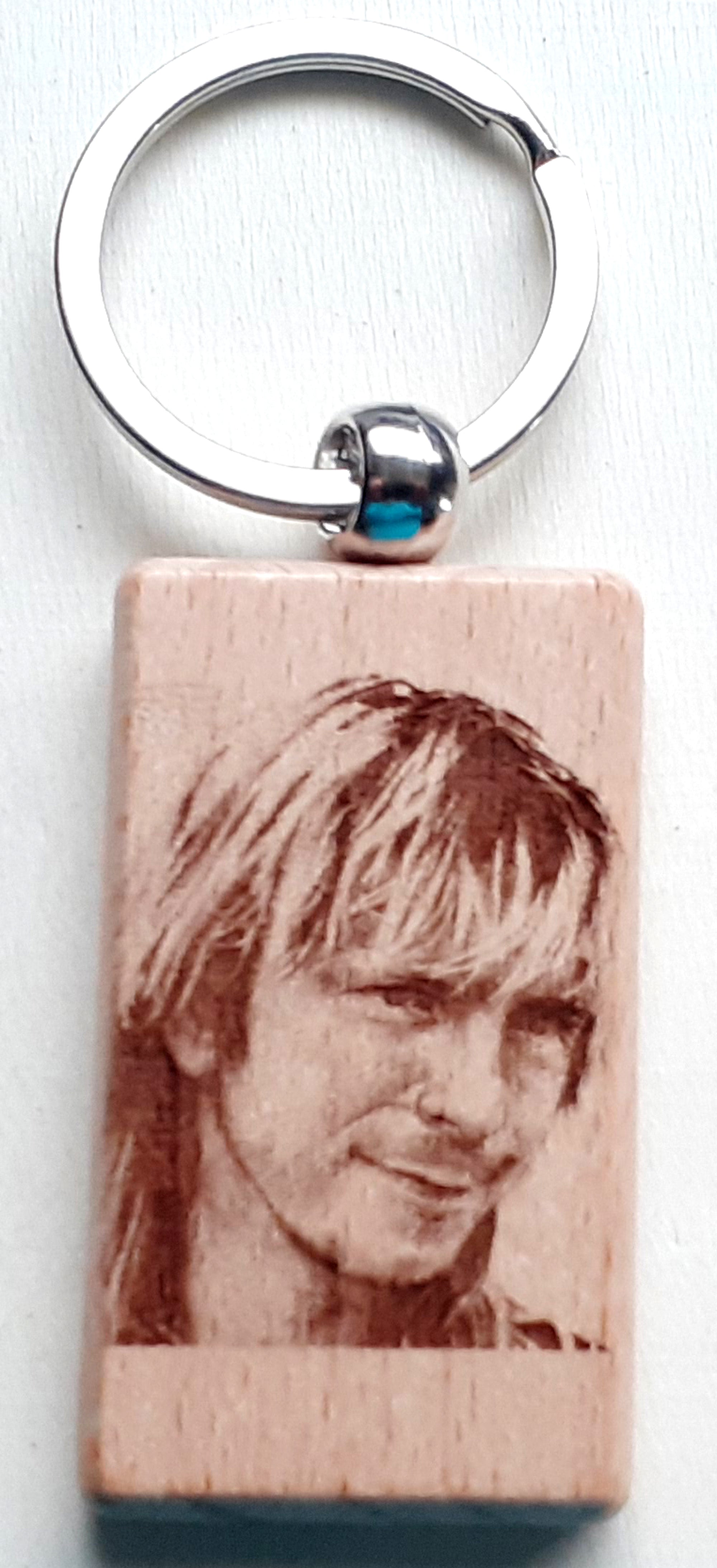 Porte-Clef Renaud en Bois Gravé au Laser - Cadeau Fan du Chanteur