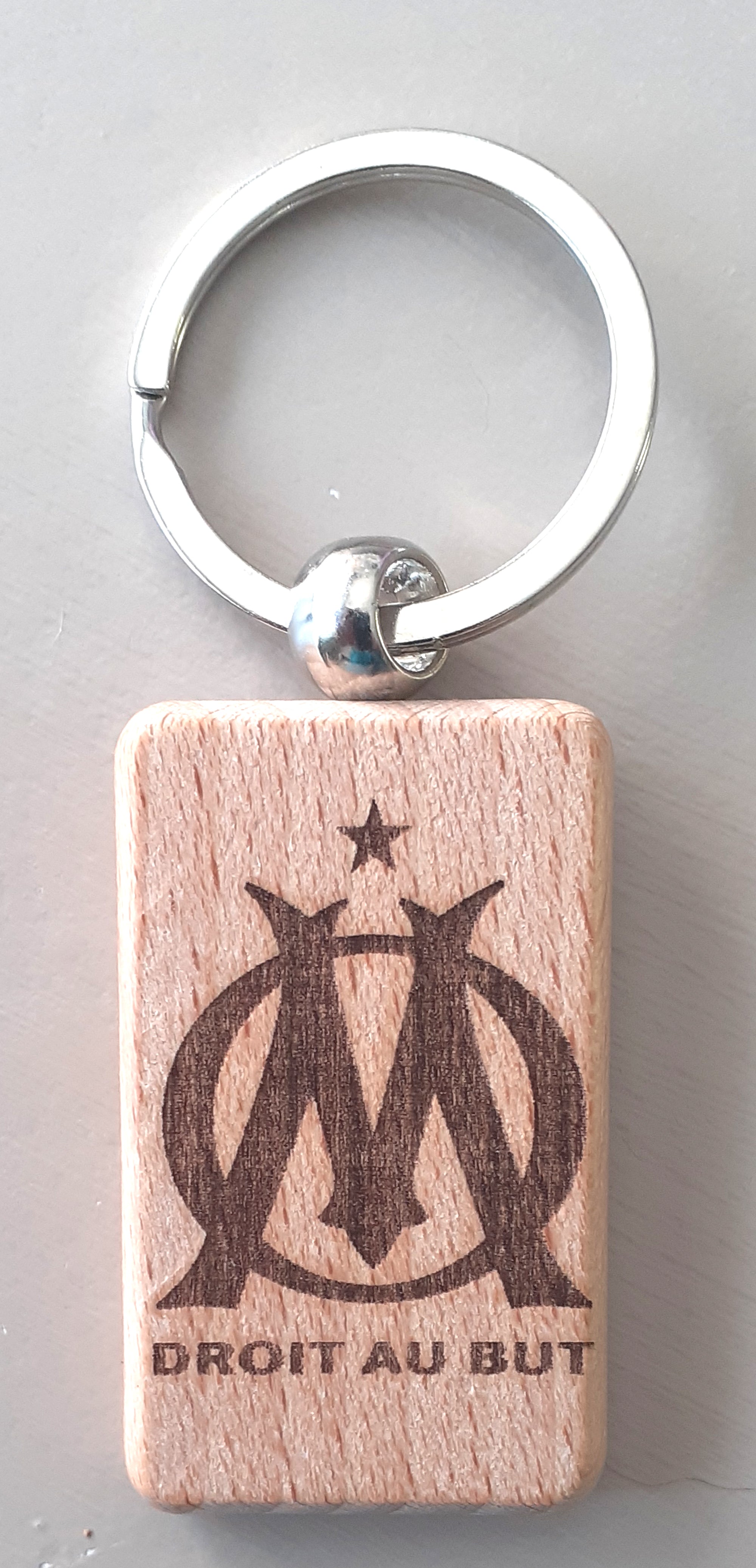 Porte-Clef OM en Bois Gravé au Laser - Cadeau Fan de l'Olympique de Marseille