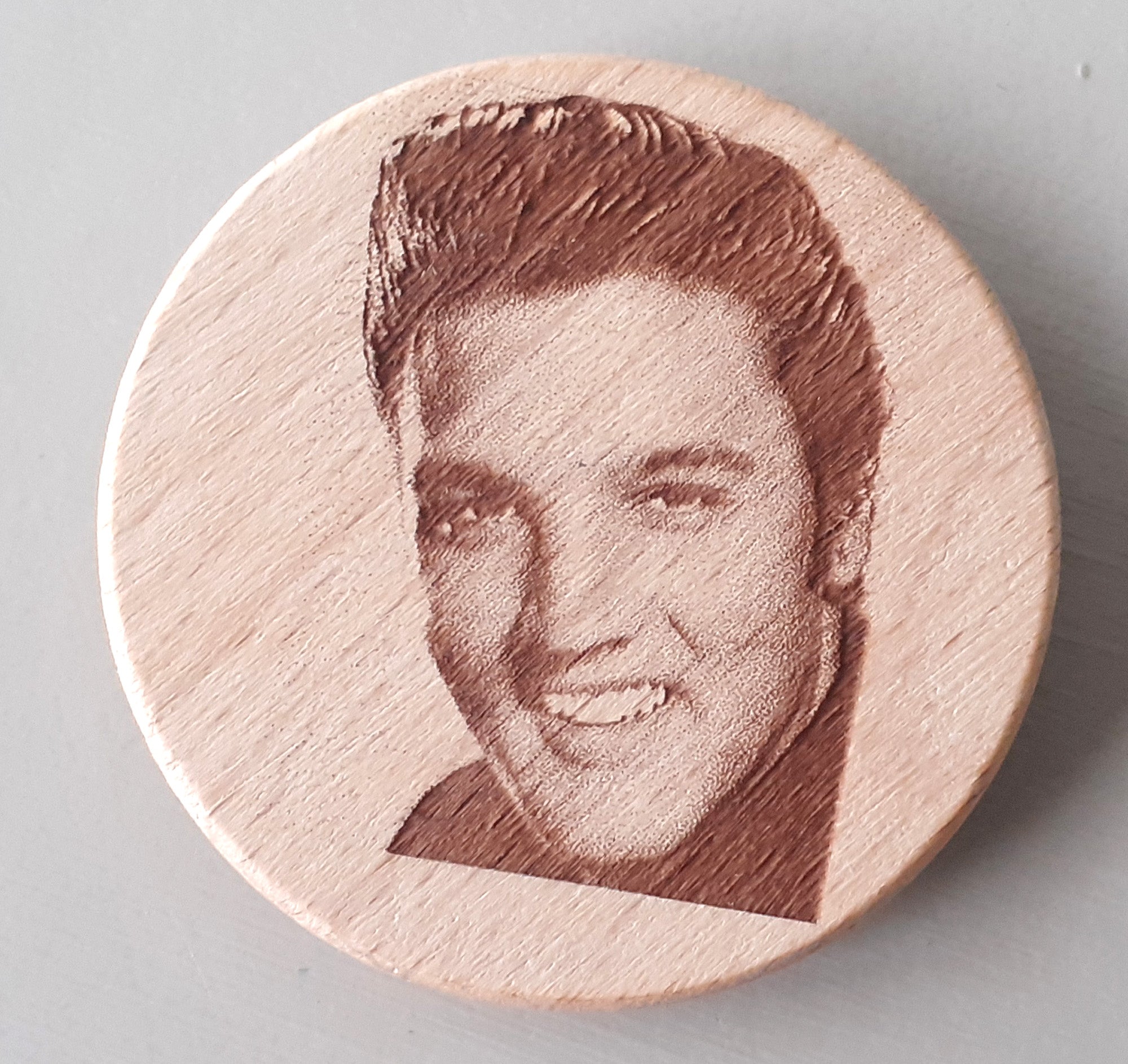 Magnet Elvis Presley en Bois Gravé au Laser - Cadeau Fan