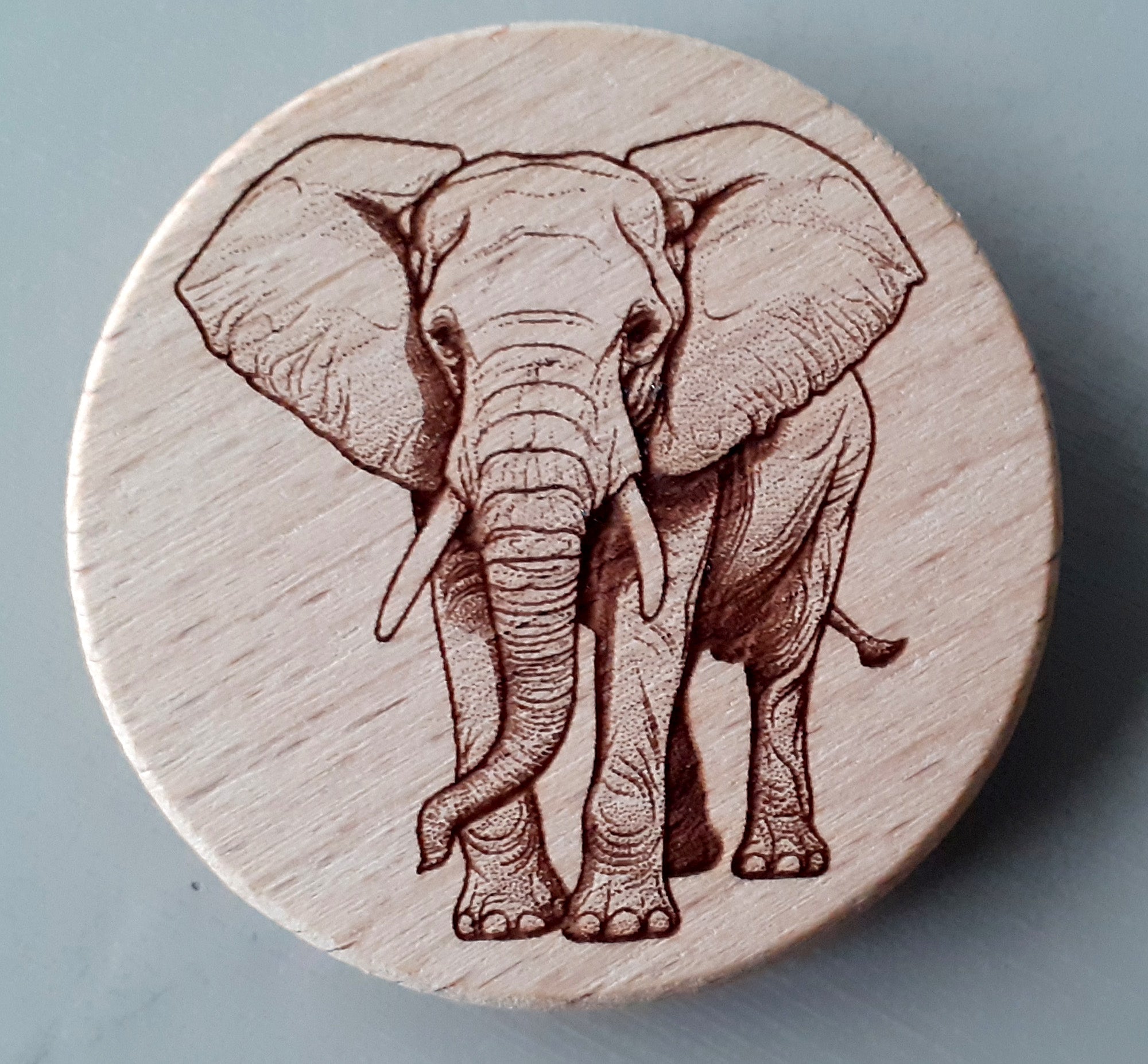 Magnet Éléphant en Bois Gravé - Cadeau Artisanal Unique