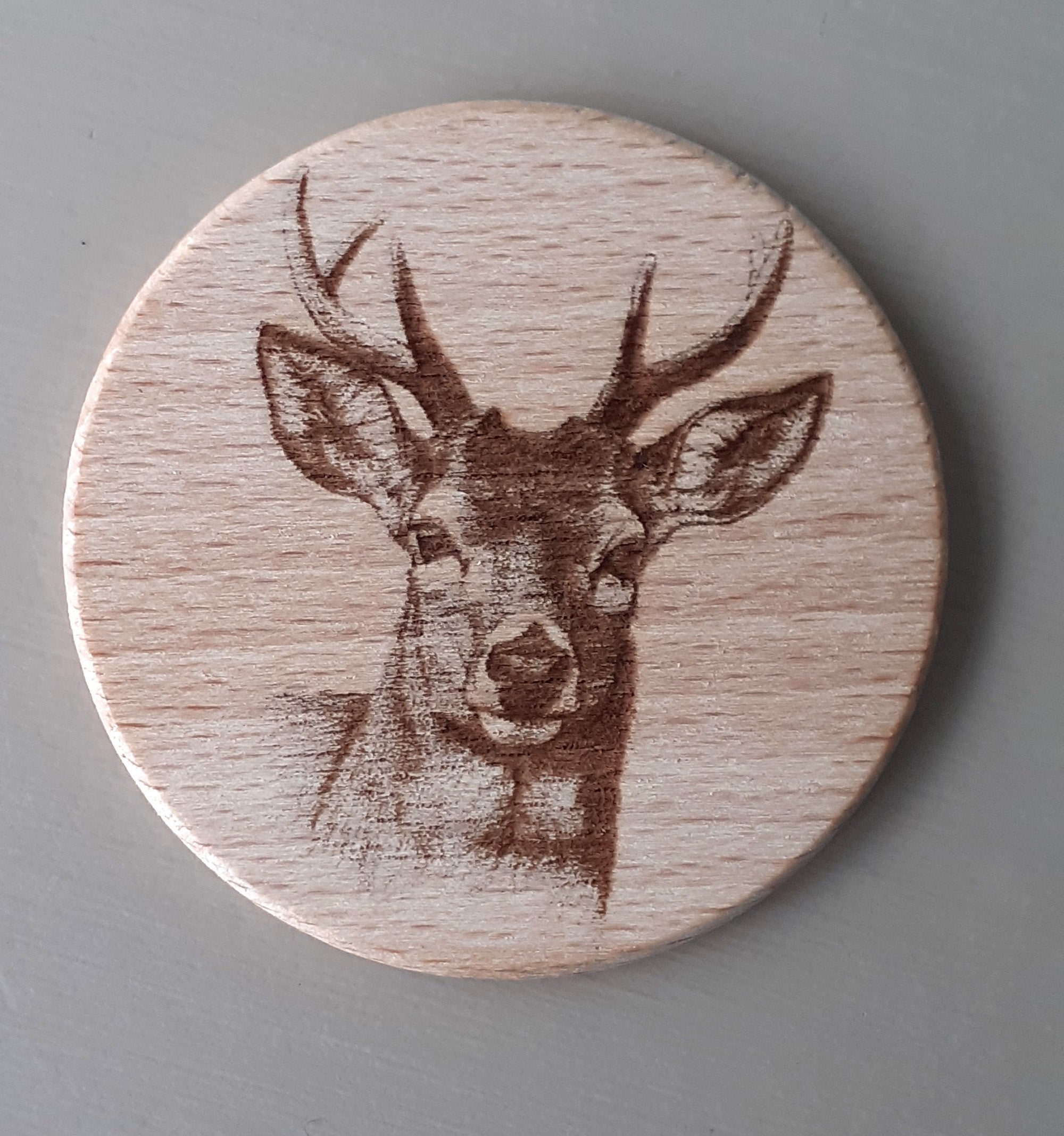 Magnet Chevreuil en Bois Gravé - Décoration Nature et Chasse