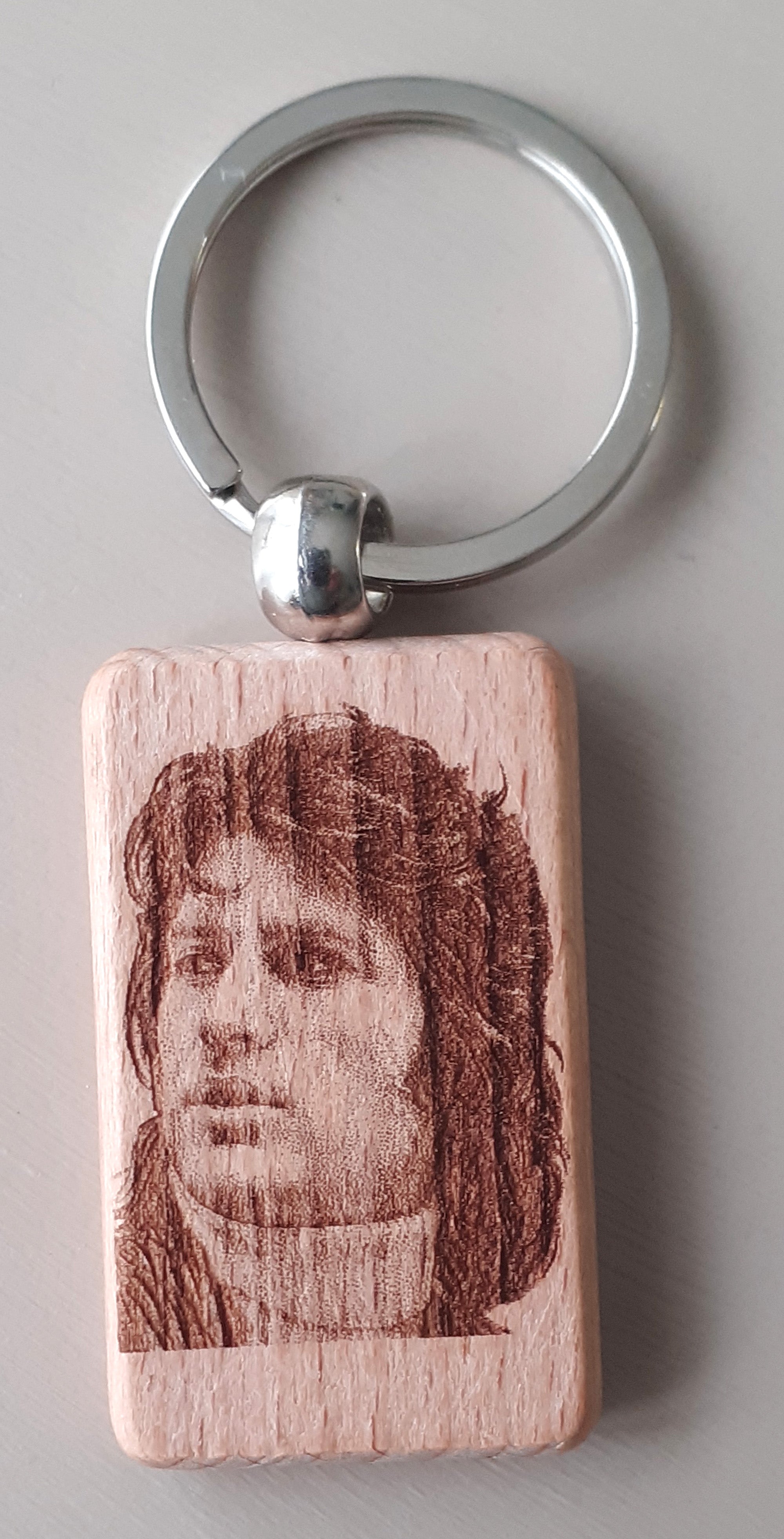 Porte-Clef Mike Brant en Bois Gravé au Laser - Cadeau Fan du Chanteur