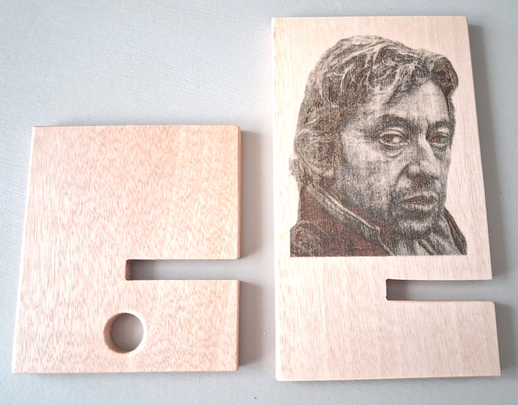support telephone motif gainsbourg gravé au laser