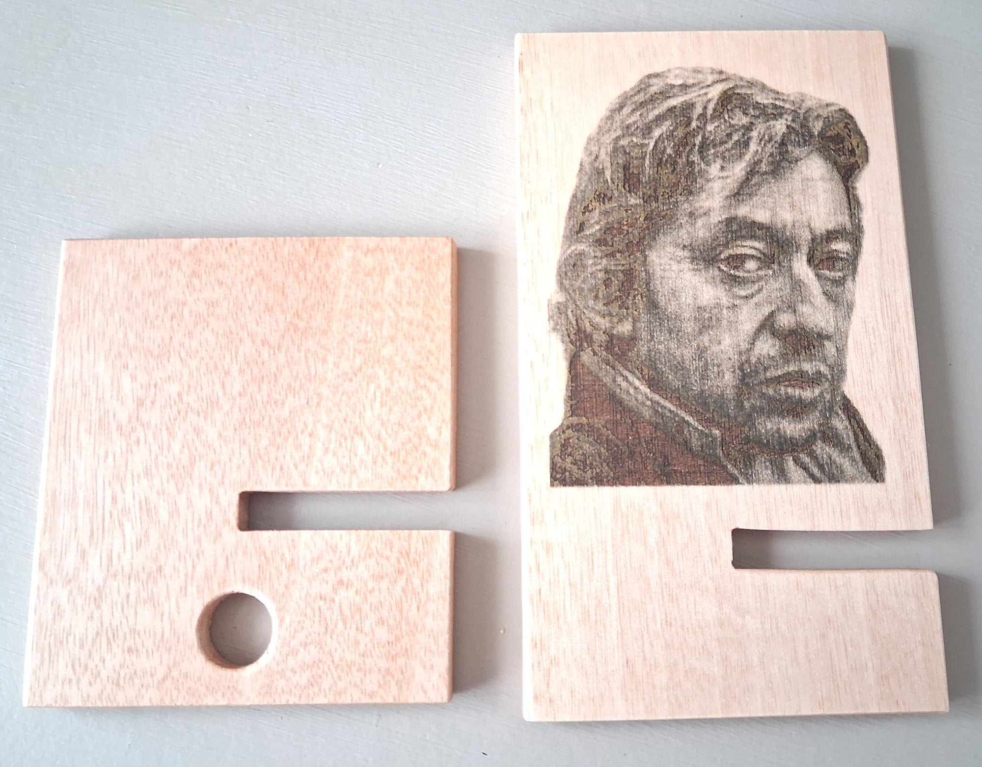 support telephone motif gainsbourg gravé au laser