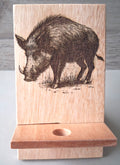 support telephone avec motif du sanglier