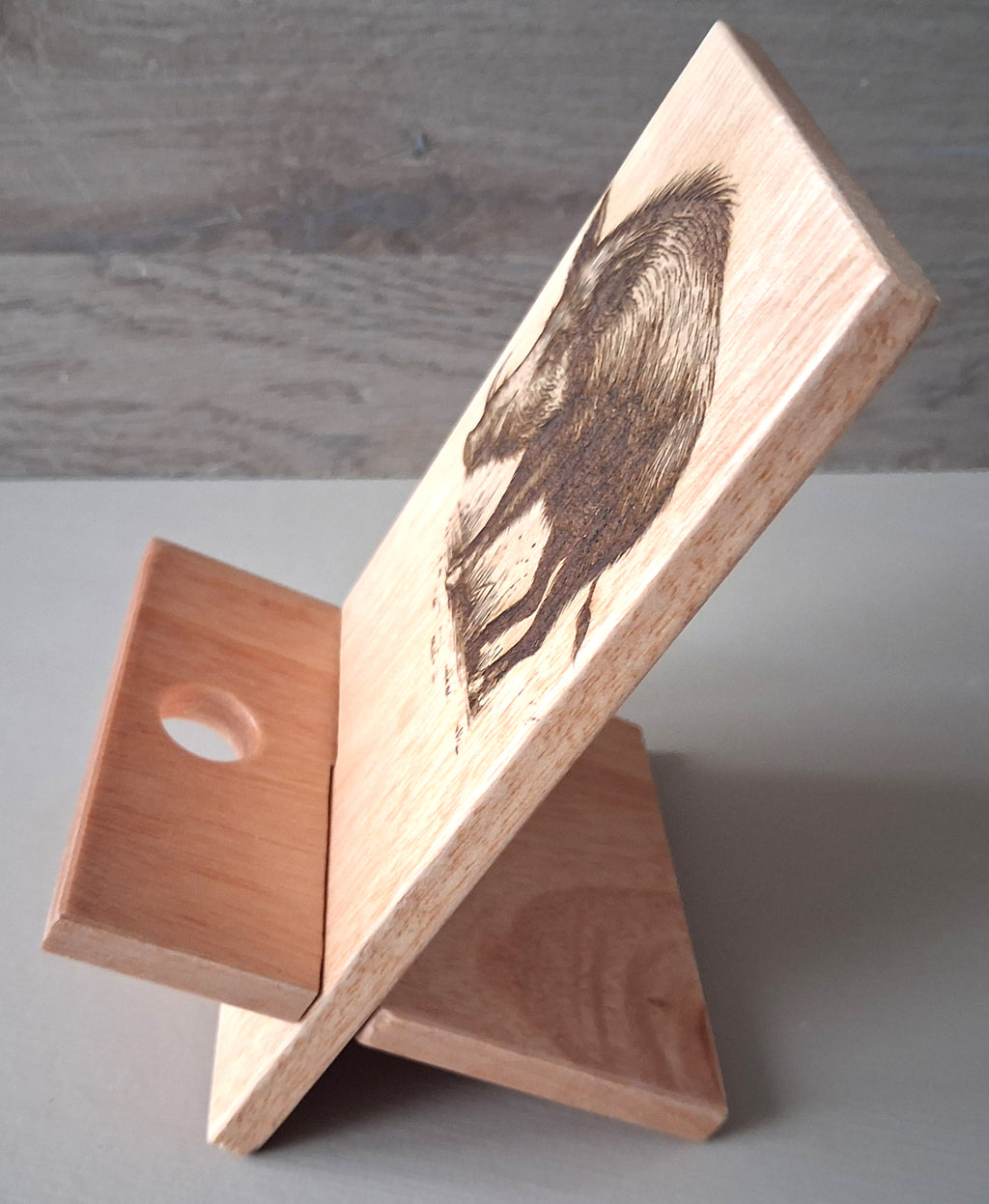 support telephone avec motif du sanglier