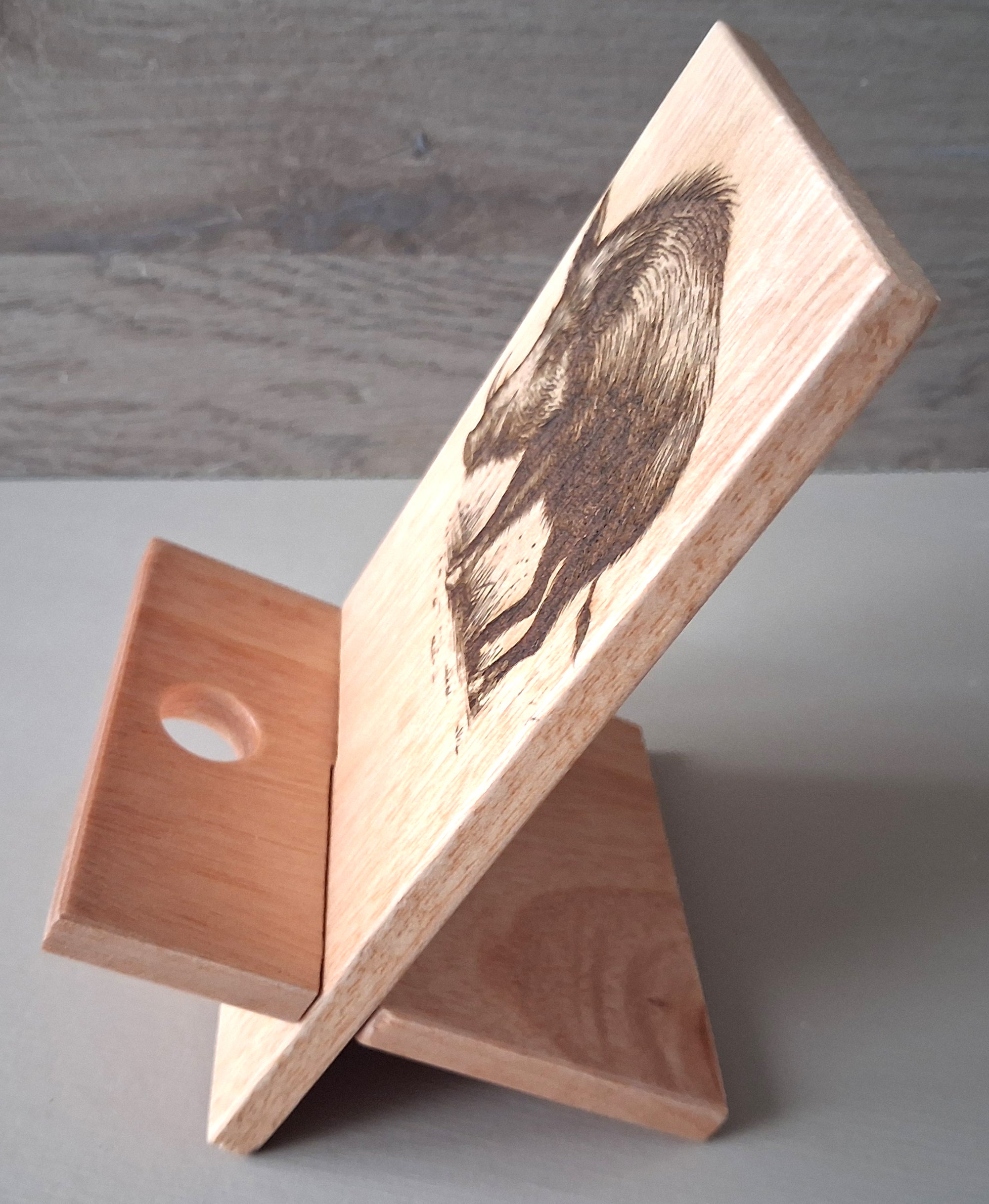 support telephone avec motif du sanglier