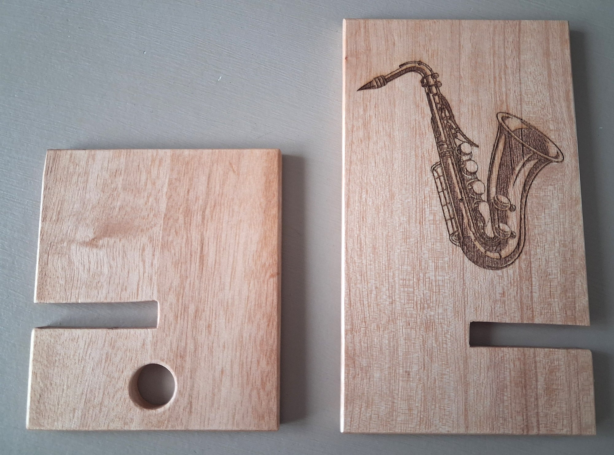 support pour telephone motif saxophone