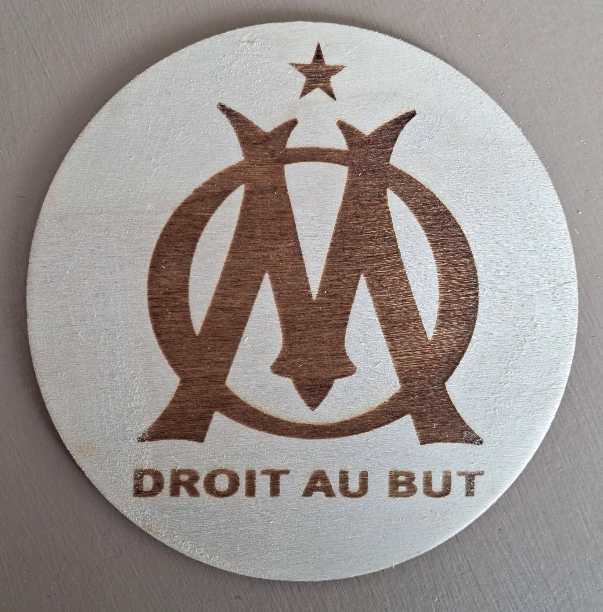 decoration gravée du logo OM
