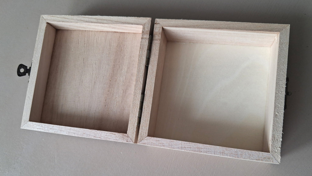 boite en bois gravé du chevreuil