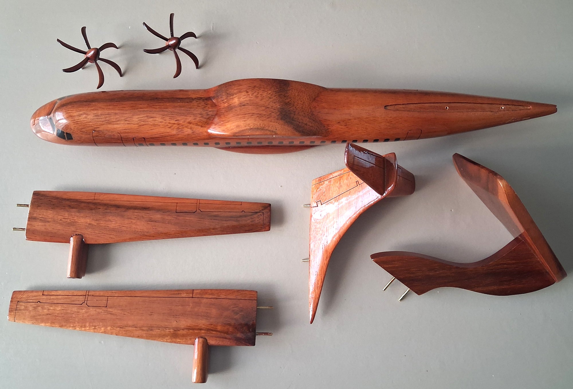 Maquette ATR 72 en Bois de Palissandre Vernis - Réplique Avion Régional