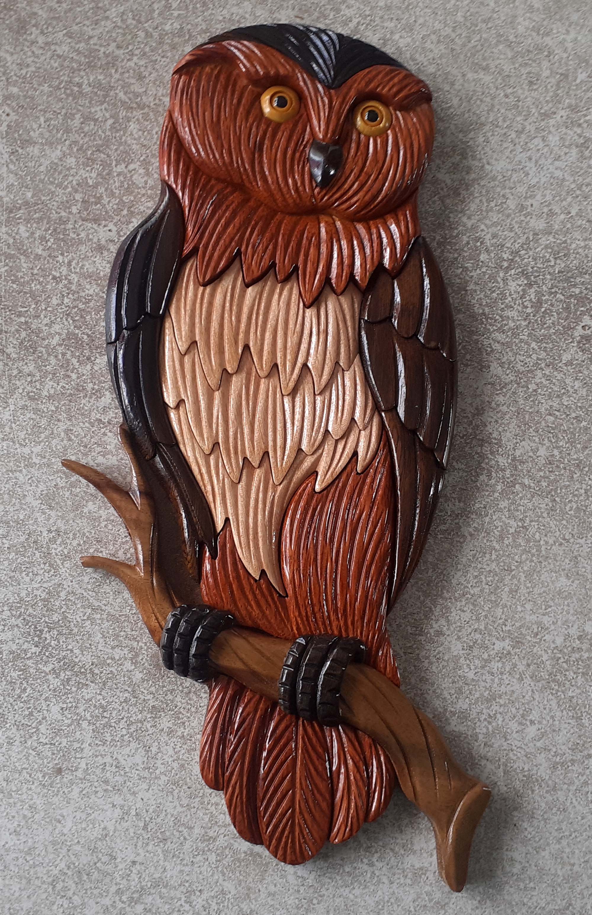 figurine de la chouette en differentes essences de bois