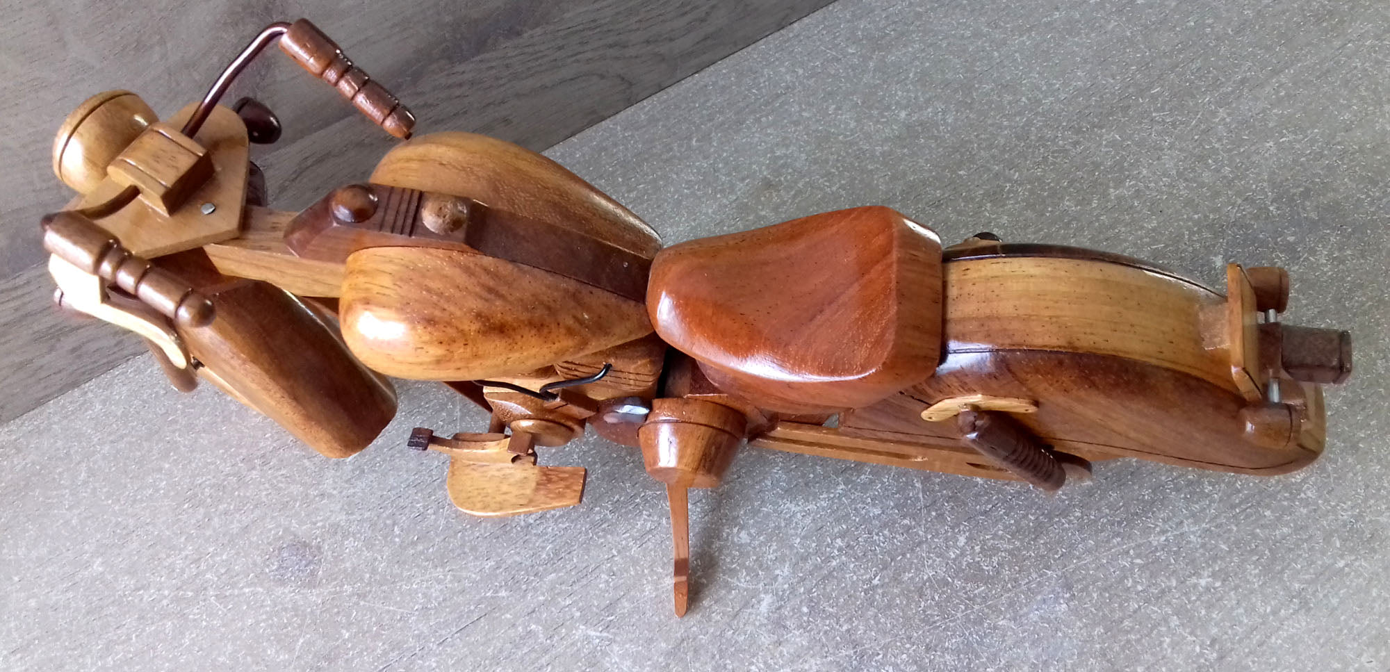 Maquette Harley Davidson en Bois de Palissandre Vernis - Réplique Moto Légendaire