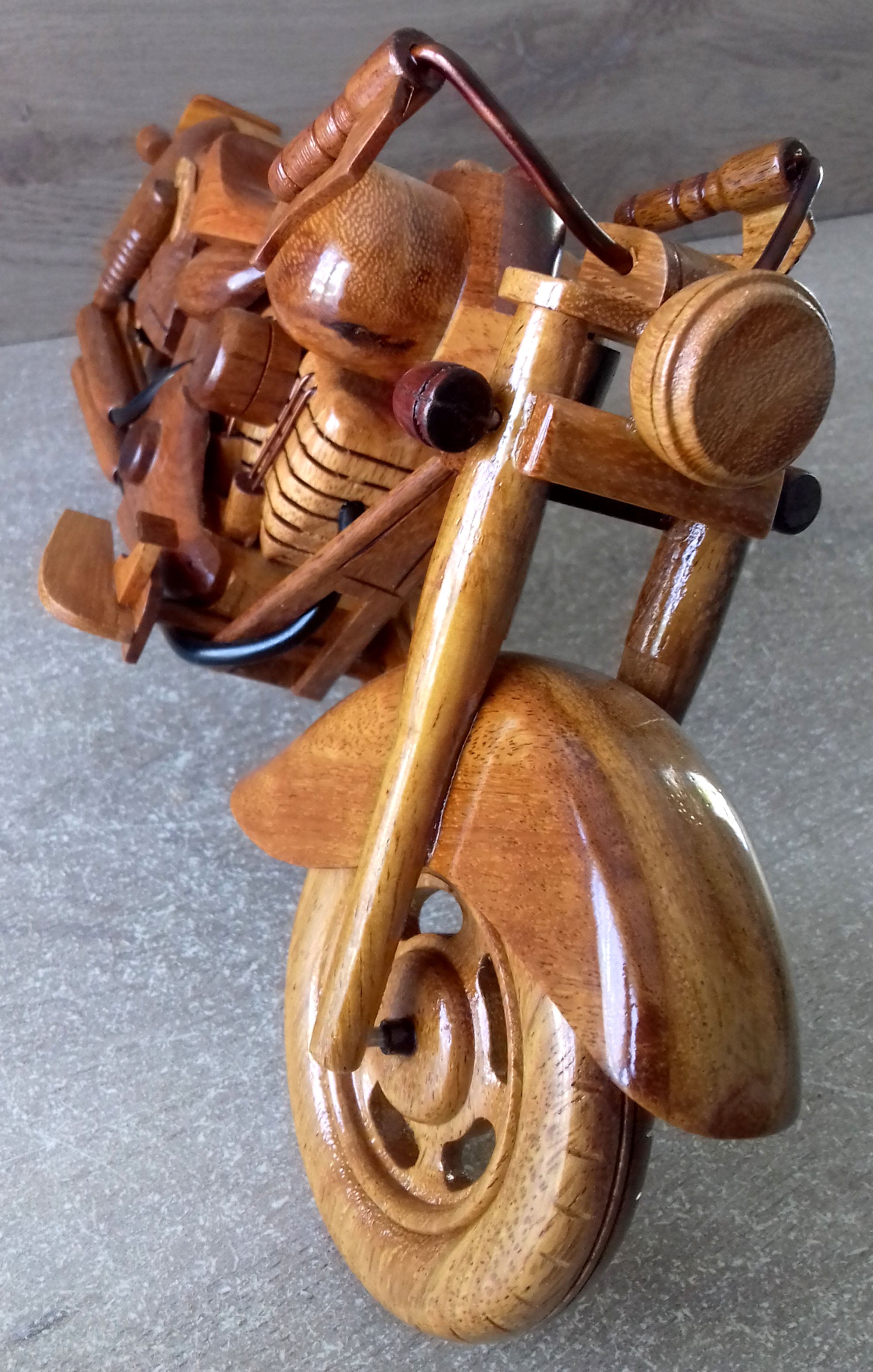 Maquette Harley Davidson en Bois de Palissandre Vernis - Réplique Moto Légendaire