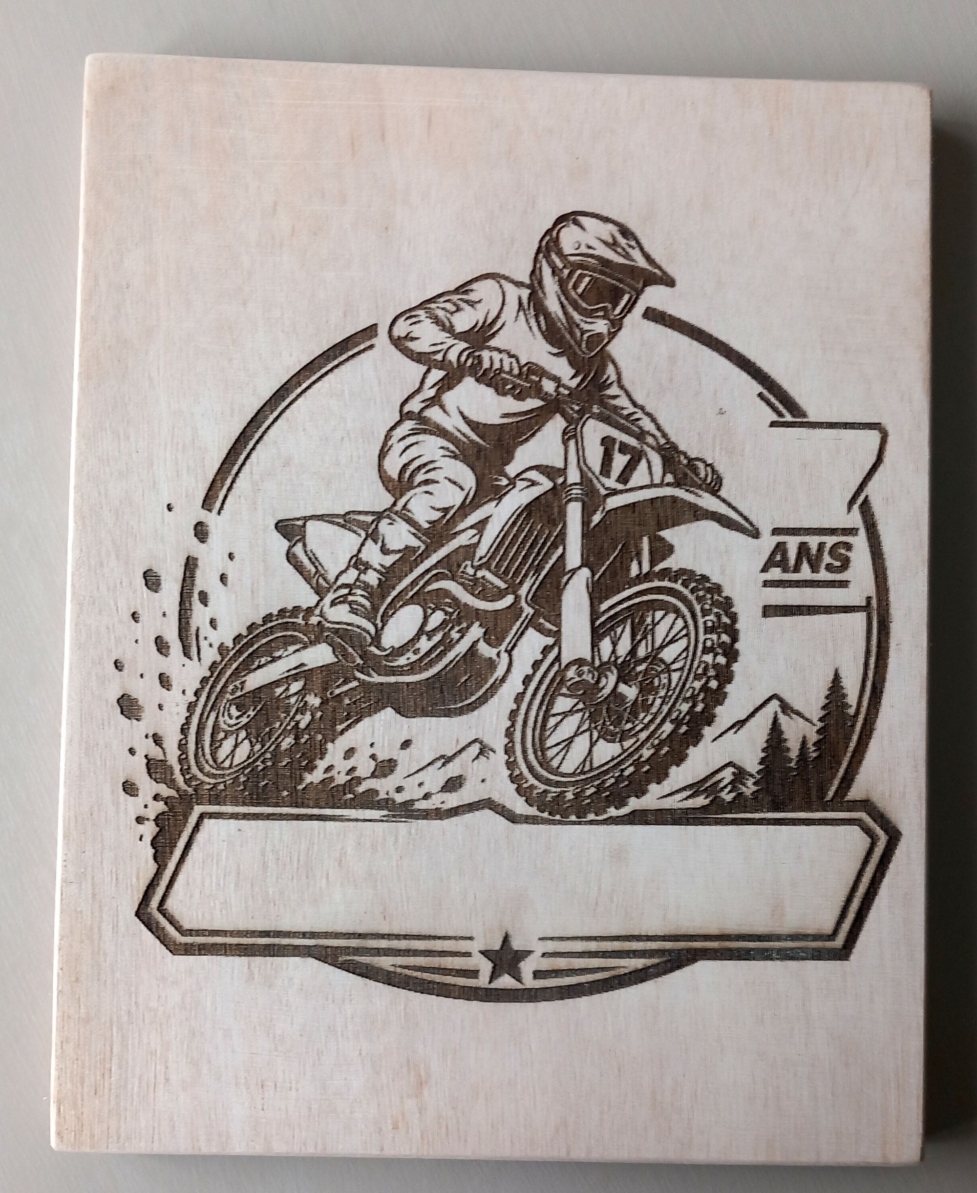 Plaque Décorative Moto Cross en Bois Gravé au Laser - Personnalisable