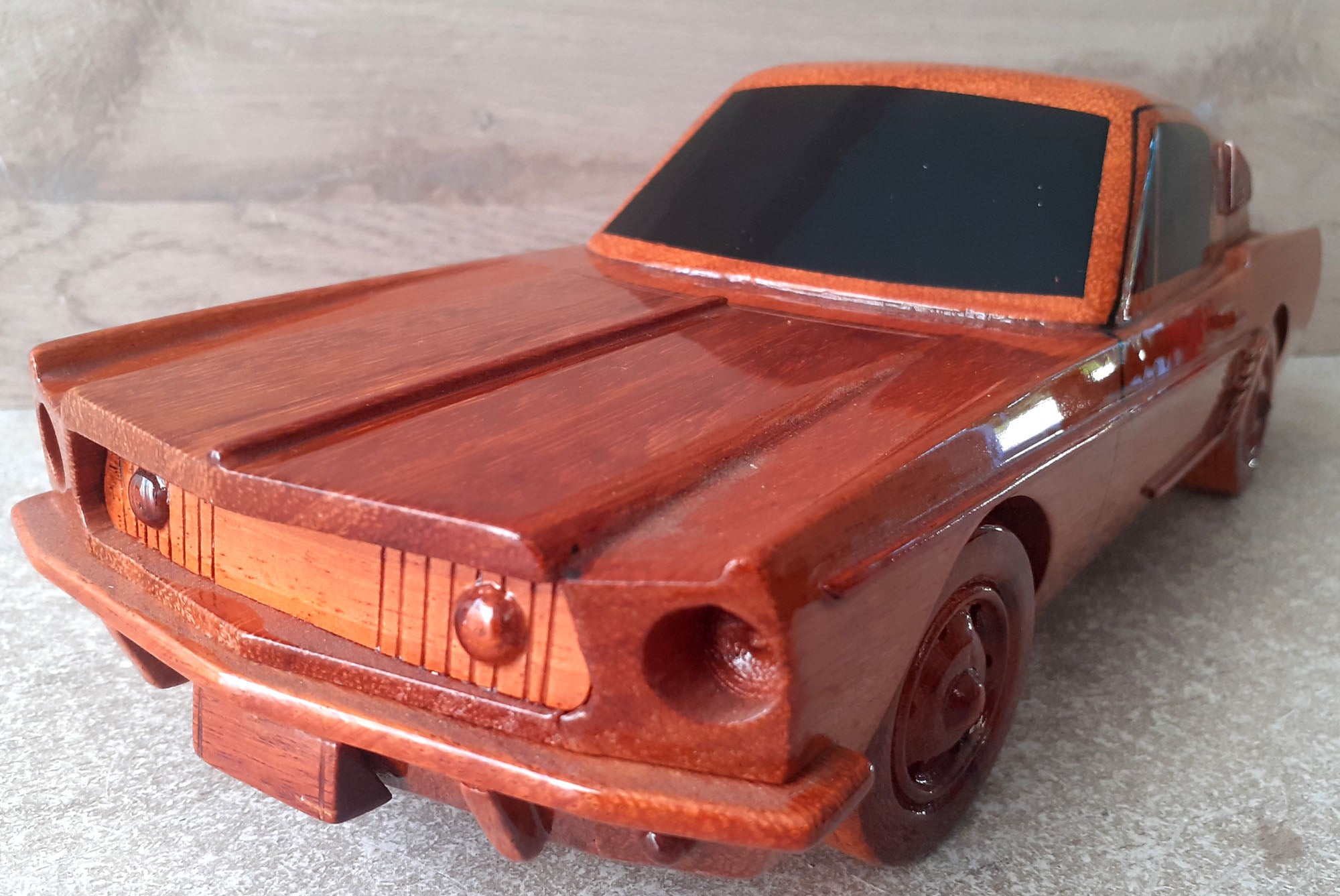 Maquette Ford Mustang 1968 en Bois  - Réplique Voiture Vintage