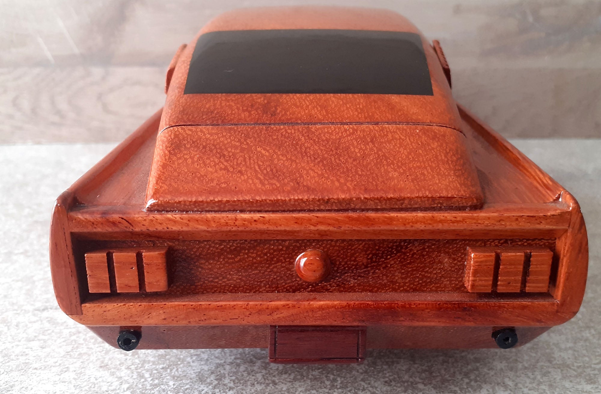 Maquette Ford Mustang 1968 en Bois  - Réplique Voiture Vintage