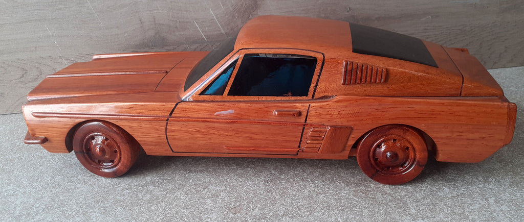 Maquette Ford Mustang 1968 en Bois  - Réplique Voiture Vintage