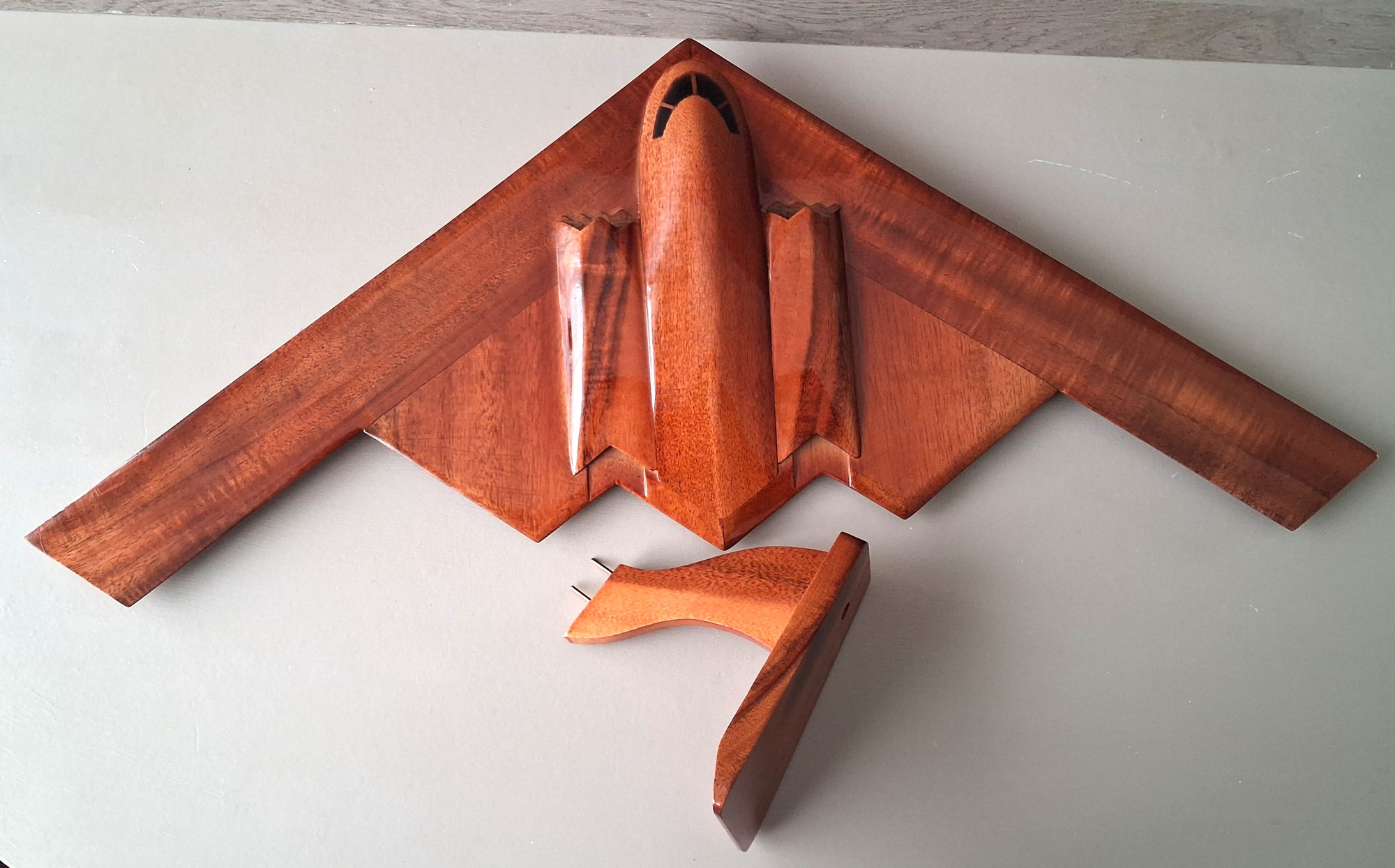 Maquette Bombardier B2-Spirit en Bois Gravé - Réplique Avion Furtif