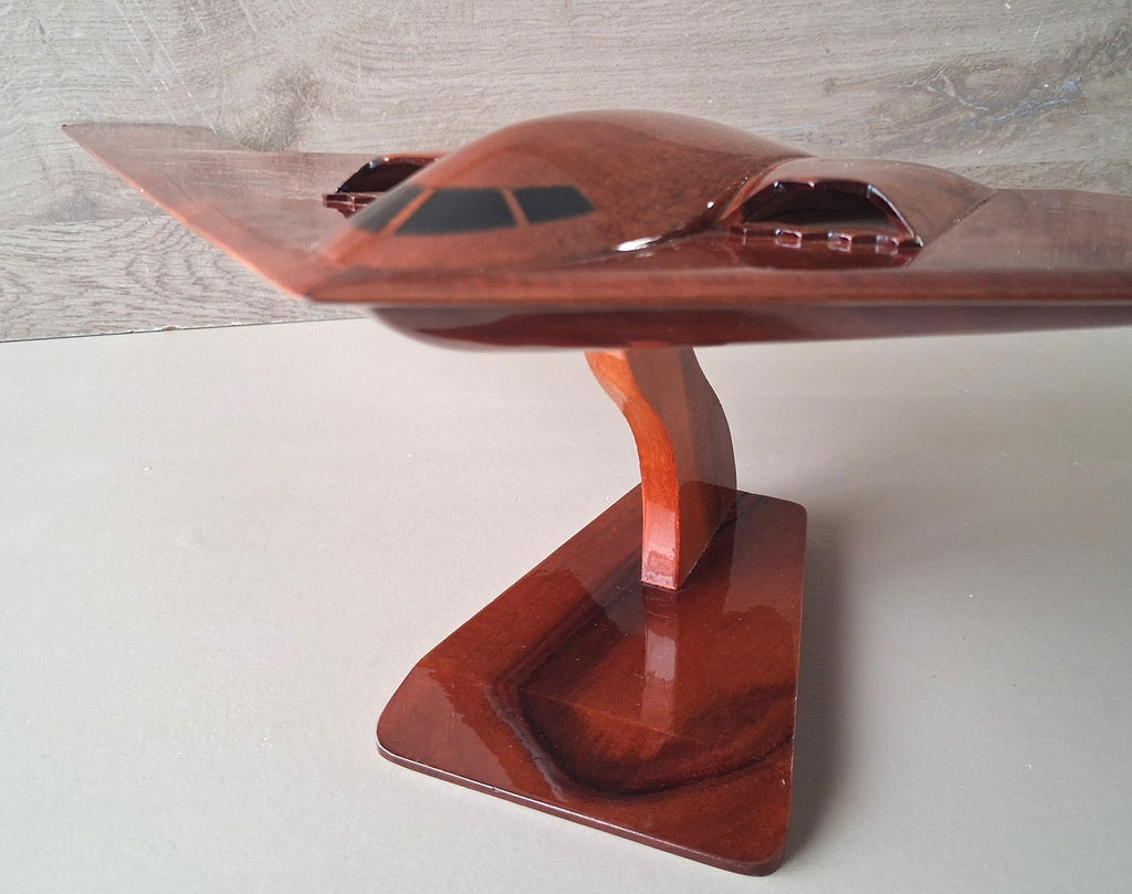Maquette Bombardier B2-Spirit en Bois vernis - Réplique Avion Furtif